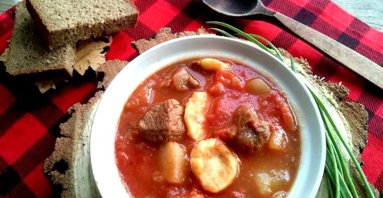 Гуляш по-венгерски с клецками