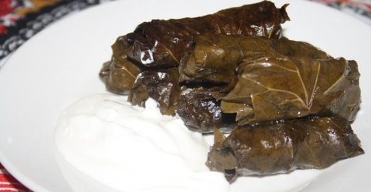 Долма из свинины с яблоками