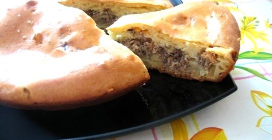 Пирог с рыбными консервами и картофелем на кефире