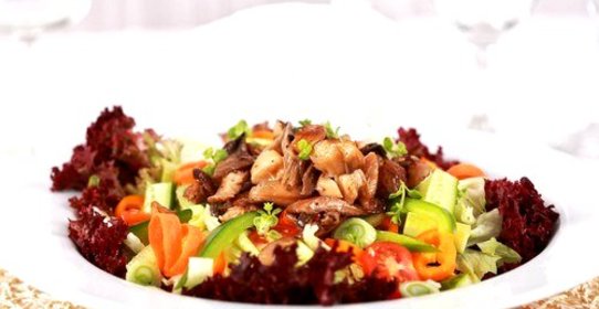 Салат из капусты с копченой треской