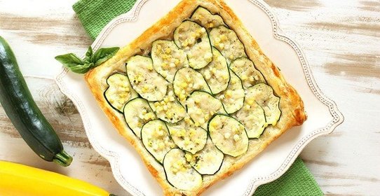 Открытый пирог с цукини и кукурузой