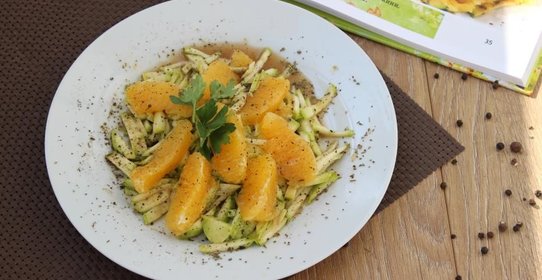 Салат из цукини с апельсином