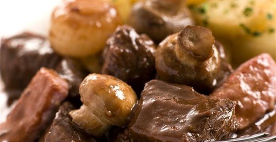 Говядина, тушенная с грибами