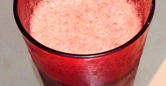 Освежающий клубничный смузи