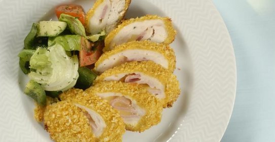 Кордон блю со сливочно-чесночным соусом