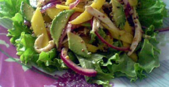 Салат Калифорния с запеченной куриной грудкой