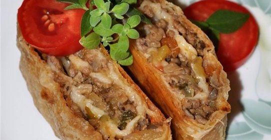 Рулет из теста с фаршем
