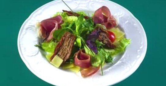Салат с пармской ветчиной