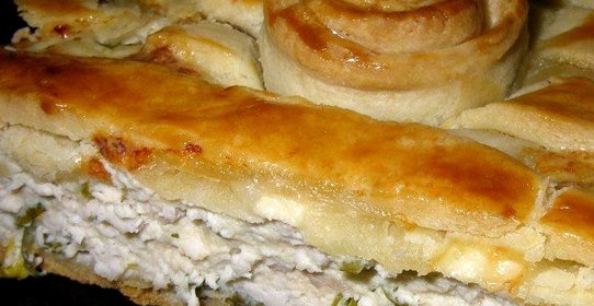 Пирог из песочного теста с курицей