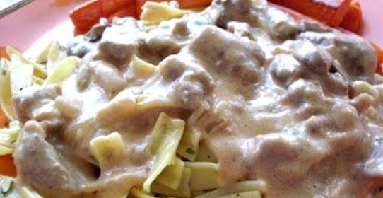 Тушеная говядина со сметаной