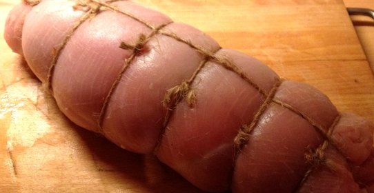 Рулет из индейки в беконе