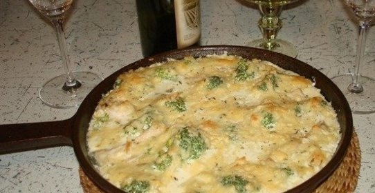 Куриное филе с брокколи в сливочном соусе
