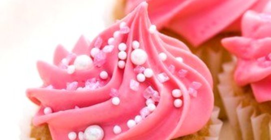 Пирожные в розовой глазури