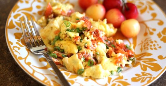 Яичница с колбасой