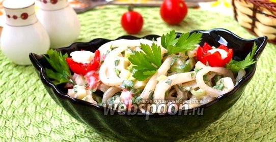 Салат из кальмаров со свежими овощами и картофелем