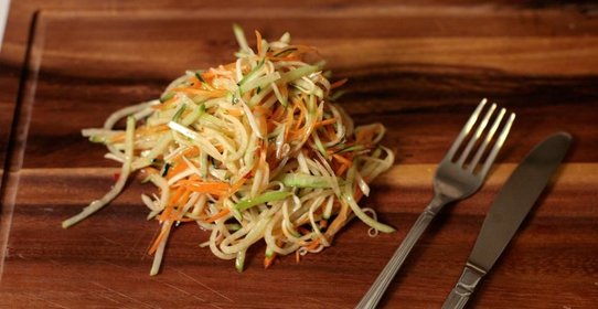 Острый вьетнамский салат