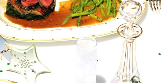 Баранина с овощами и мятно-перечным соусом