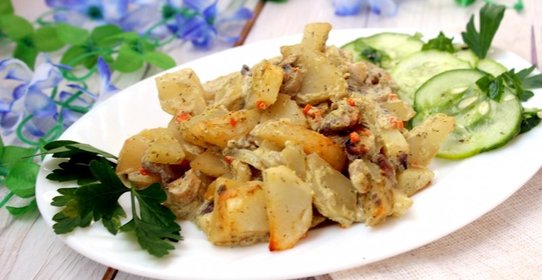 Запеченный картофель с грибами в нежном соусе