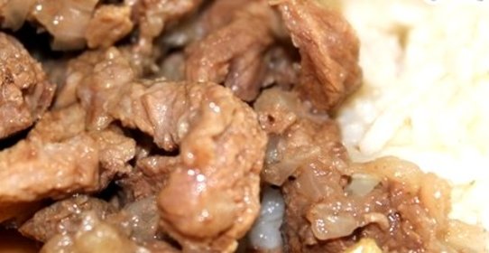 Говядина с луком в мультиварке