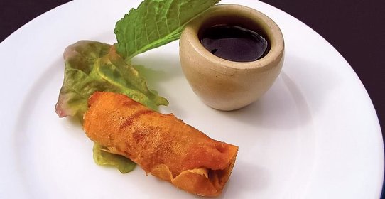 Горячие рулетики со свиным фаршем