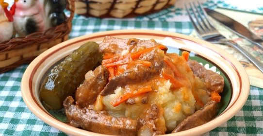 Свиная печень в сметанно-томатном соусе