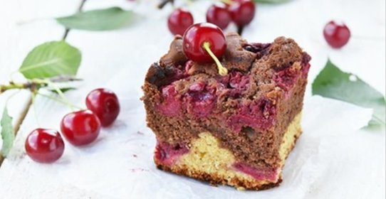 Пирог с вишней с какао