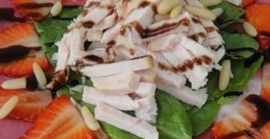 Салат Клубничный поцелуй