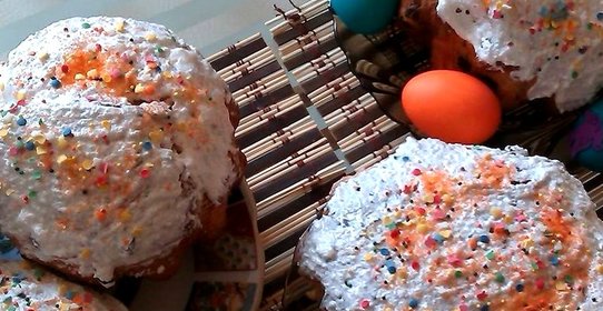 Пасхальный кулич с изюмом
