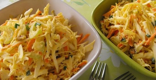 Салат с сельдереем и капустой