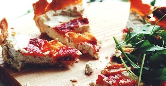 Тарт с запеченными перцами и фетой
