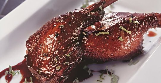 Гусиные ножки, тушенные в красном вине с чабрецом