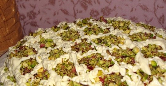 Салат Паутинка с фисташками