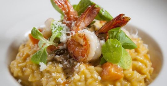 Ризотто с тыквой, креветками и белыми грибами