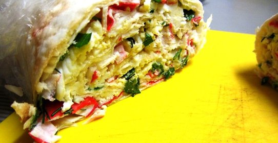 Рулет из крабовых палочек в лаваше