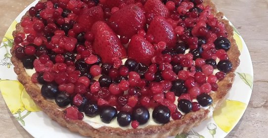 Песочный пирог с ягодами
