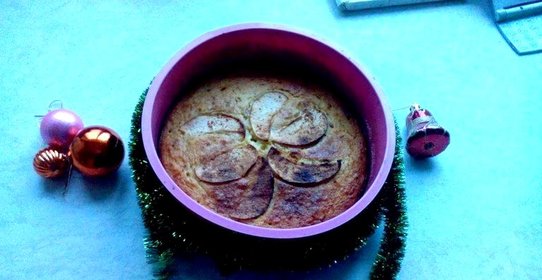 Сочный манно-яблочный пирог