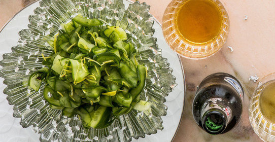 Огуречный салат с укропом и лимоном