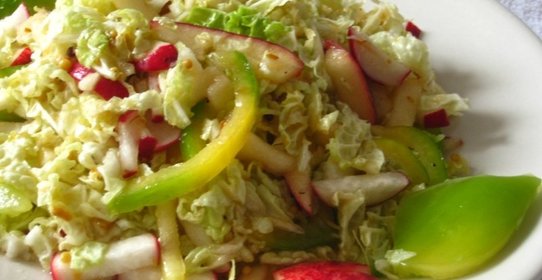 Салат из пекинской капусты с конфитюрной заправкой