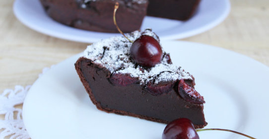 Шоколадный клафути с черешней