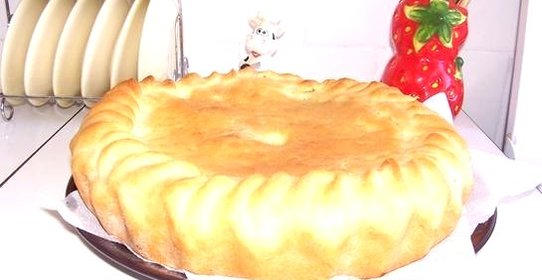 Пирог с солеными огурцами