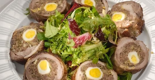 Праздничный мясной рулет