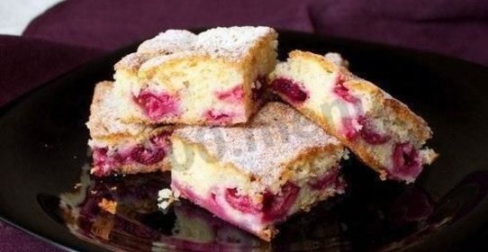 Нарезной вишневый пирог