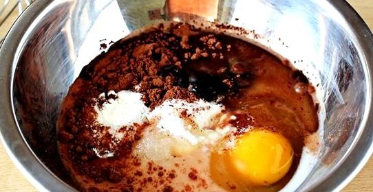 Шоколадный маффин в кружке