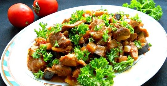 Сочная свинина с баклажанами в мультиварке