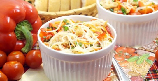 Салат с фунчозой и курицей «Ля-минор»