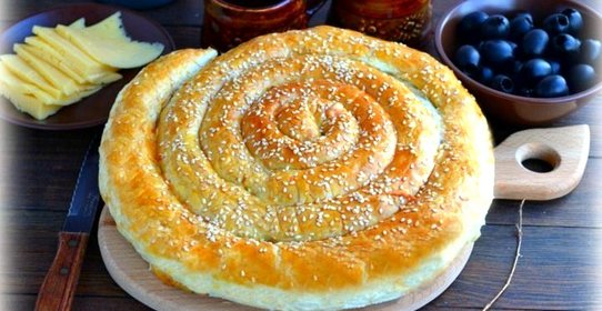 Слоеный пирог по‑деревенски с фасолью и сыром