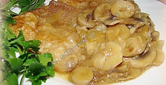 Отбивные с шампиньонами в пиве