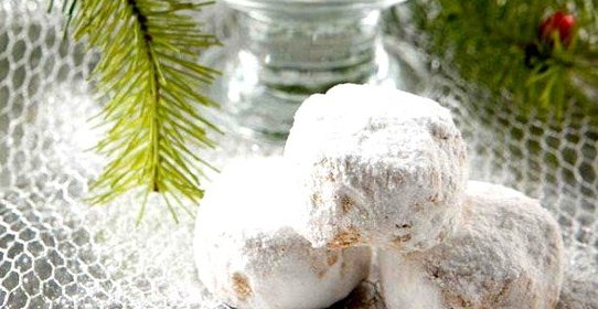 Курабье — традиционная греческая рождественская сладость с мастикой