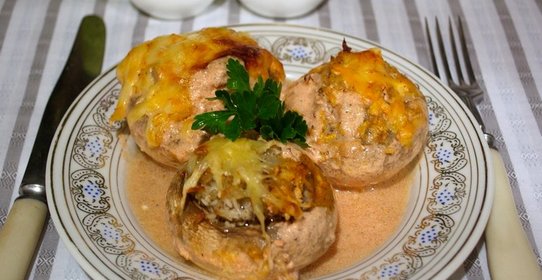 Запеченные грибы с фаршем в духовке