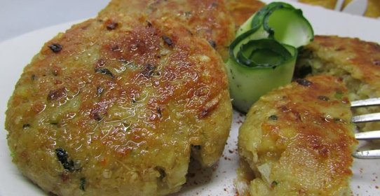 Биточки с киноа и булгуром